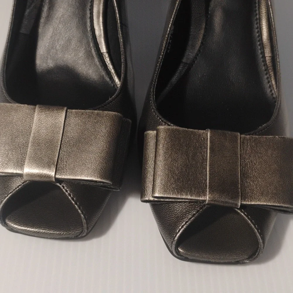 Nickels Soft Pewter Peeptoe Heels With Bow NEW IN BOX size 7.5 - Picture 2 of 9